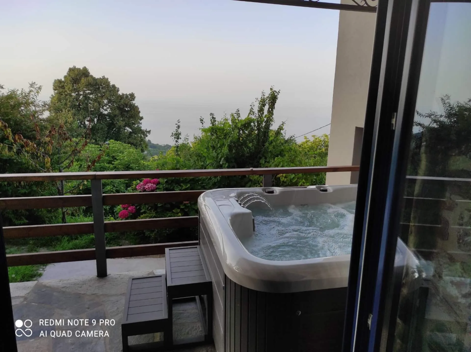 Ιδιωτικό jacuzzi στη βεράντα
